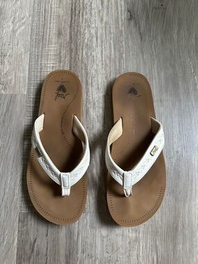 Reef Women's White and Brown Leather Thong Sandals